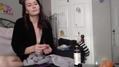 Violet Hooper online show from January 14, 2025, 5:12 pm