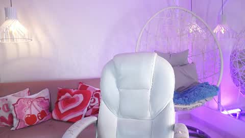 violetjonesx online show from June 16, 2026, 11:35 am
