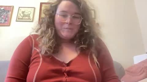 Snapshot of violetlyhappy chatting on April 24, 2026, 4:31 pm violetlyhappy online show from April 24, 2026, 4:31 pm