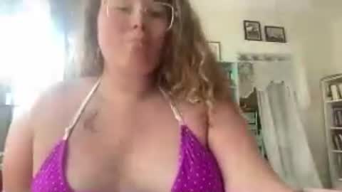 Snapshot of violetlyhappy chatting on August 1, 2026, 8:19 pm violetlyhappy online show from August 1, 2026, 8:19 pm