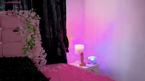 Snapshot of violetqs chatting on May 9, 2026, 6:57 pm online show from May 9, 2026, 6:57 pm