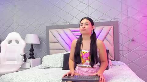 Snapshot of violetrousse chatting on January 26, 2025, 6:58 pm Violet Rousse online show from January 26, 2025, 6:58 pm