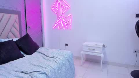 Snapshot of violetrousse chatting on January 27, 2025, 6:41 pm Violet Rousse online show from January 27, 2025, 6:41 pm