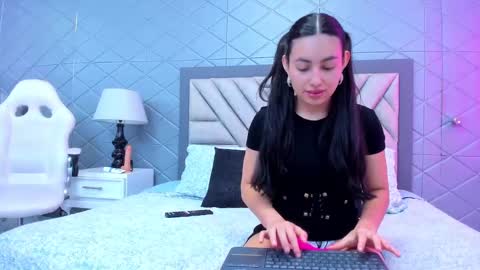 Snapshot of violetrousse chatting on February 3, 2025, 12:47 pm Violet Rousse online show from February 3, 2025, 12:47 pm