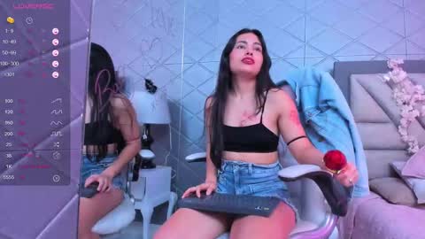 Snapshot of violetrousse chatting on February 14, 2025, 7:54 pm Violet Rousse online show from February 14, 2025, 7:54 pm