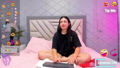 Snapshot of violetrousse chatting on February 17, 2025, 6:26 pm Violet Rousse online show from February 17, 2025, 6:26 pm