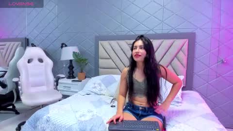 Snapshot of violetrousse chatting on February 20, 2025, 1:40 pm Violet Rousse online show from February 20, 2025, 1:40 pm