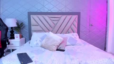 Snapshot of violetrousse chatting on February 25, 2025, 12:45 pm Violet Rousse online show from February 25, 2025, 12:45 pm