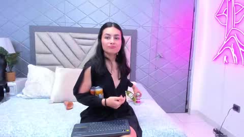 Snapshot of violetrousse chatting on March 9, 2025, 11:25 pm Violet Rousse online show from March 9, 2025, 11:25 pm