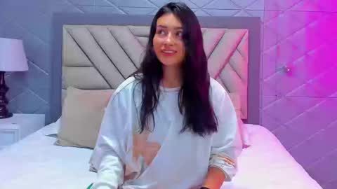 Snapshot of violetrousse chatting on September 18, 2025, 4:09 pm Violet Rousse online show from September 18, 2025, 4:09 pm