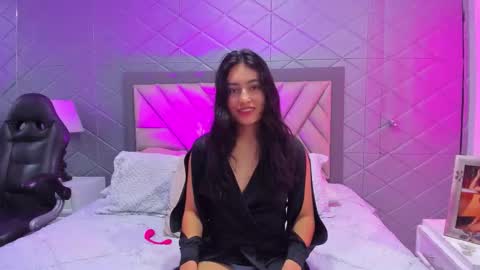 Snapshot of violetrousse chatting on September 19, 2025, 2:18 pm Violet Rousse online show from September 19, 2025, 2:18 pm