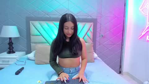 Snapshot of violetrousse chatting on September 23, 2025, 4:54 pm Violet Rousse online show from September 23, 2025, 4:54 pm