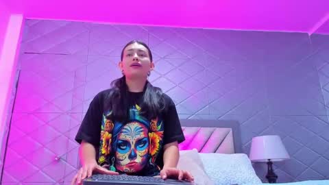 Snapshot of violetrousse chatting on October 6, 2025, 2:47 pm Violet Rousse online show from October 6, 2025, 2:47 pm