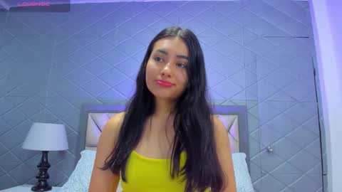 Snapshot of violetrousse chatting on October 27, 2025, 2:43 pm Violet Rousse online show from October 27, 2025, 2:43 pm