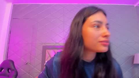 Snapshot of violetrousse chatting on December 17, 2025, 5:52 pm Violet Rousse online show from December 17, 2025, 5:52 pm