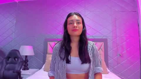 Snapshot of violetrousse chatting on December 19, 2025, 5:09 pm Violet Rousse online show from December 19, 2025, 5:09 pm