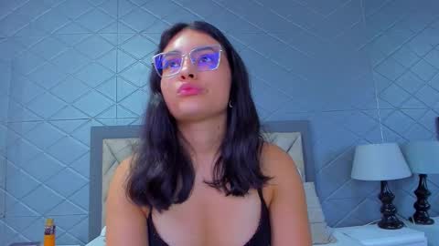 Snapshot of violetrousse chatting on March 4, 2026, 4:02 pm Violet Rousse online show from March 4, 2026, 4:02 pm