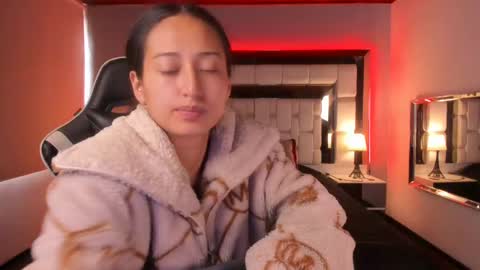 violetskinny online show from January 3, 2025, 7:29 pm