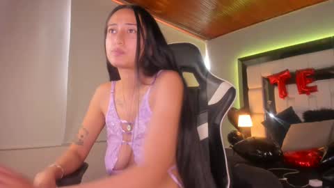 violetskinny online show from February 17, 2025, 9:41 pm