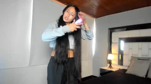 violetskinny online show from November 19, 2025, 7:58 pm