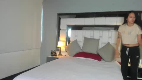 violetskinny online show from November 21, 2025, 8:29 pm