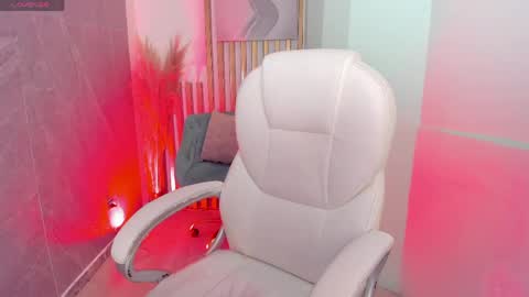 Snapshot of violetsky1_ chatting on May 12, 2026, 6:21 am VioletSky online show from May 12, 2026, 6:21 am