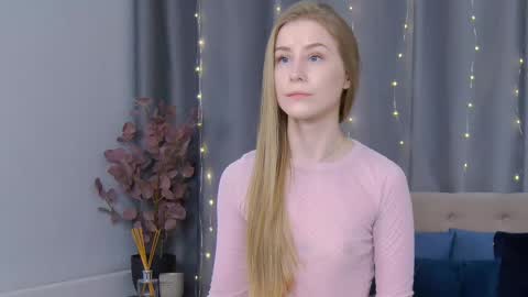 VioletSwone online show from February 16, 2025, 8:32 am