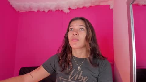 violett_24_ online show from March 12, 2025, 12:36 pm