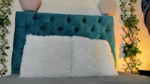 violett  rousee online show from October 26, 2025, 2:23 pm