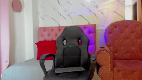 violett  rousee online show from December 5, 2025, 3:30 pm