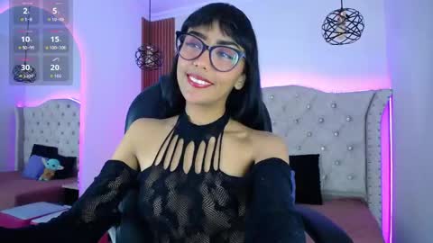 Snapshot of violett_garden chatting on May 24, 2026, 11:04 am Violet online show from May 24, 2026, 11:04 am