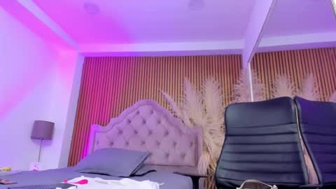 violett_hott_ online show from March 4, 2026, 12:22 pm