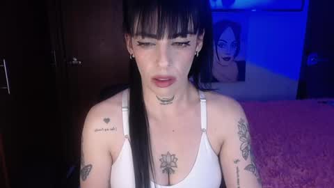 violett  Independent model online show from November 24, 2025, 2:11 am