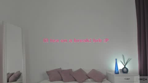 violetta_finch online show from February 9, 2025, 2:29 pm