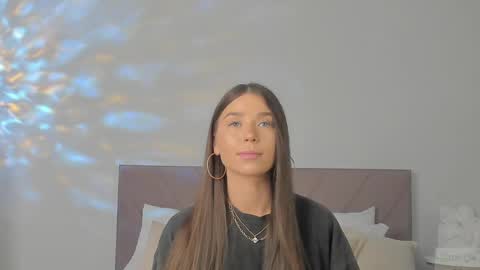 violetta_finch online show from March 9, 2025, 10:41 am