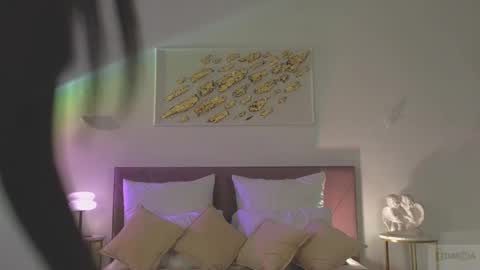 violetta_finch online show from December 17, 2025, 10:21 am