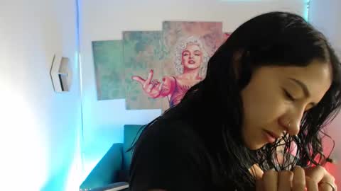 Snapshot of violetta_m_ chatting on January 14, 2026, 12:44 pm Violeta online show from January 14, 2026, 12:44 pm