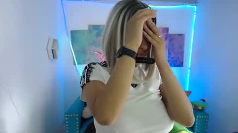 Snapshot of violetta_m_ chatting on February 4, 2026, 1:50 pm Violeta online show from February 4, 2026, 1:50 pm