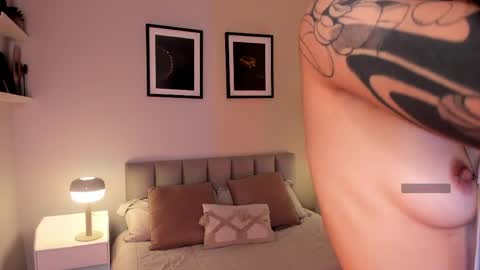 Violetta nur online show from April 20, 2026, 9:05 pm