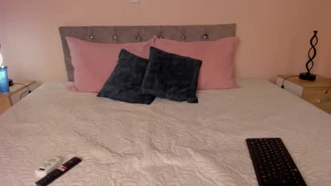 violetta independent model online show from September 12, 2025, 7:08 am