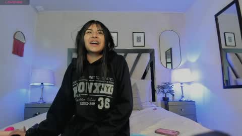 Snapshot of violettaa_stone chatting on April 12, 2026, 7:19 pm Violettaa online show from April 12, 2026, 7:19 pm