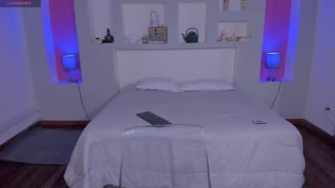 ViolettaBaker online show from September 18, 2025, 7:38 pm