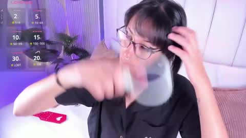 violettacolinss online show from April 21, 2026, 11:38 am