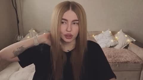 ViolettaOtis online show from September 17, 2025, 11:23 am