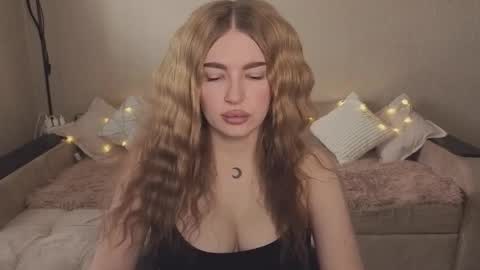 ViolettaOtis online show from September 18, 2025, 12:18 pm