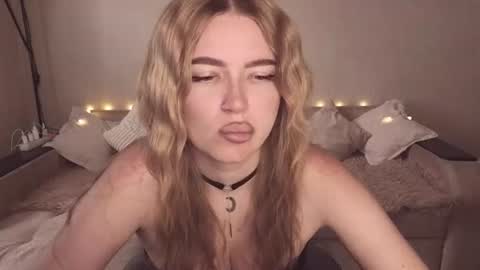 Snapshot of violettaotis chatting on July 30, 2026, 3:55 pm ViolettaOtis online show from July 30, 2026, 3:55 pm