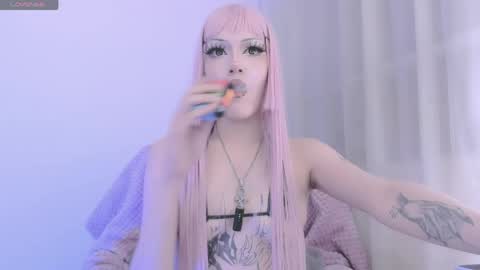 Violett online show from April 18, 2026, 6:39 am