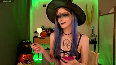 violettessa online show from October 28, 2025, 2:09 pm