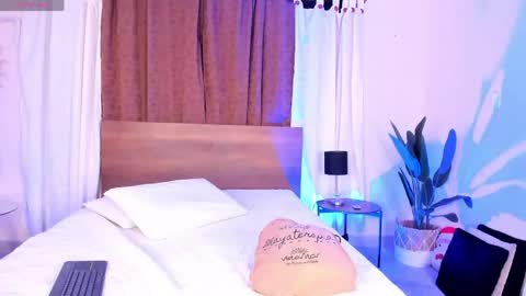 Violett online show from April 19, 2026, 5:07 am