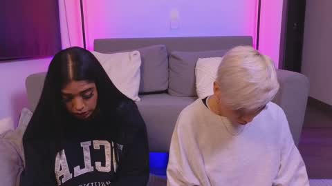 Violet online show from December 11, 2024, 2:52 am